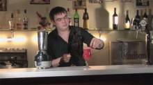 Кадр из Безалкогольные коктейли: Клубничный коктейль (видеорецепт)
