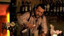 Кадр из Безалкогольные коктейли: Коктейль «Освежающая выпивка» (видеорецепт)