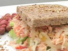 Кадр из Бутерброды: Сэндвич с крабовым мясом (видеорецепт)