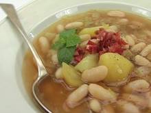 Кадр из Супы: Суп с картошкой и фасолью (видеорецепт)