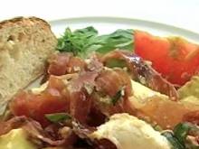 Кадр из Салаты: Средиземноморье (видеорецепт)