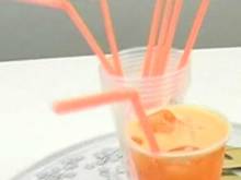 Кадр из Коктейли: Морковь и медовый безалкогольный напиток (видеорецепт)