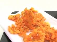 Кадр из Закуски: Оладьи из трески и креветок (видеорецепт)