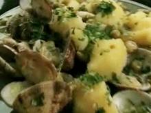 Кадр из Горячие блюда: Картофель с моллюсками и горошком (видеорецепт)