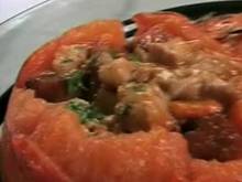 Кадр из Горячие блюда: Помидоры с курицей (видеорецепт)